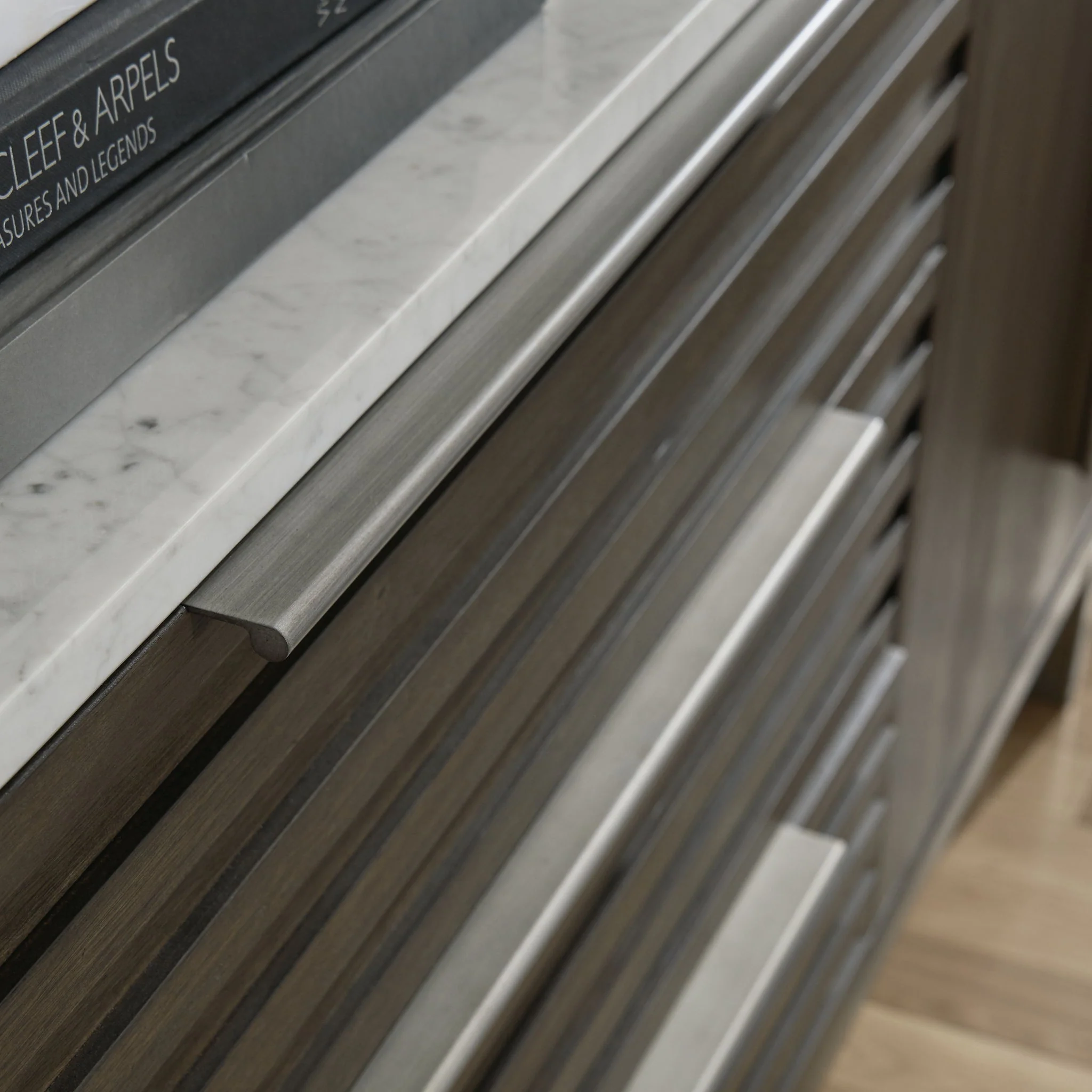Arkenton - Dresser - Image 4