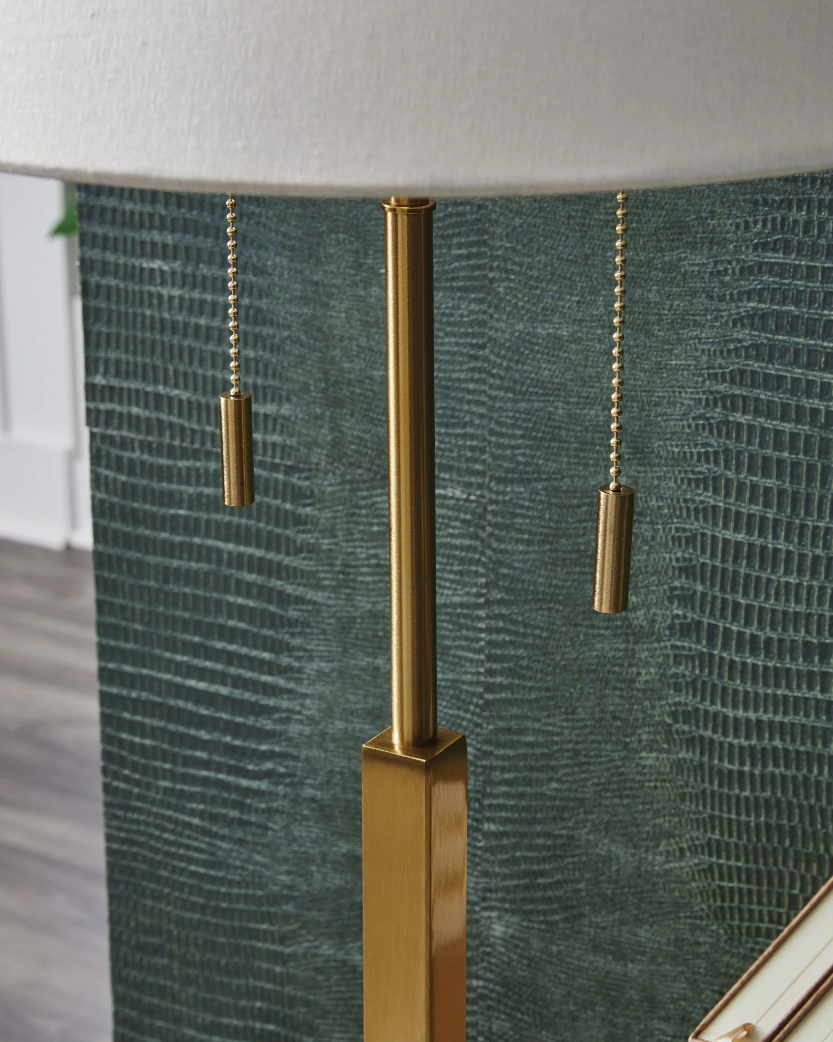 Haigwood - Metal Lamp - Image 3