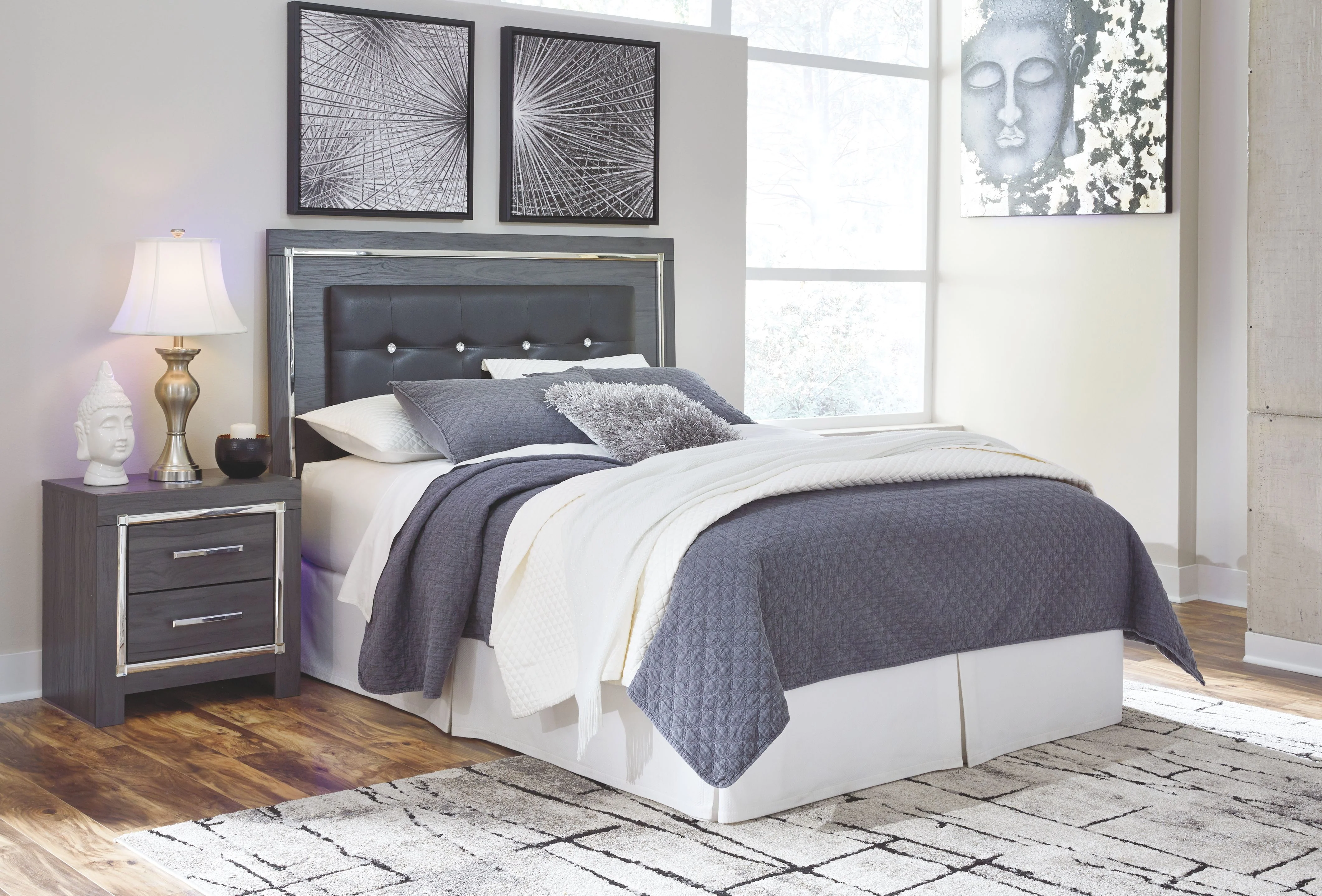 Lodanna - Upholstered Panel Bed - Image 4