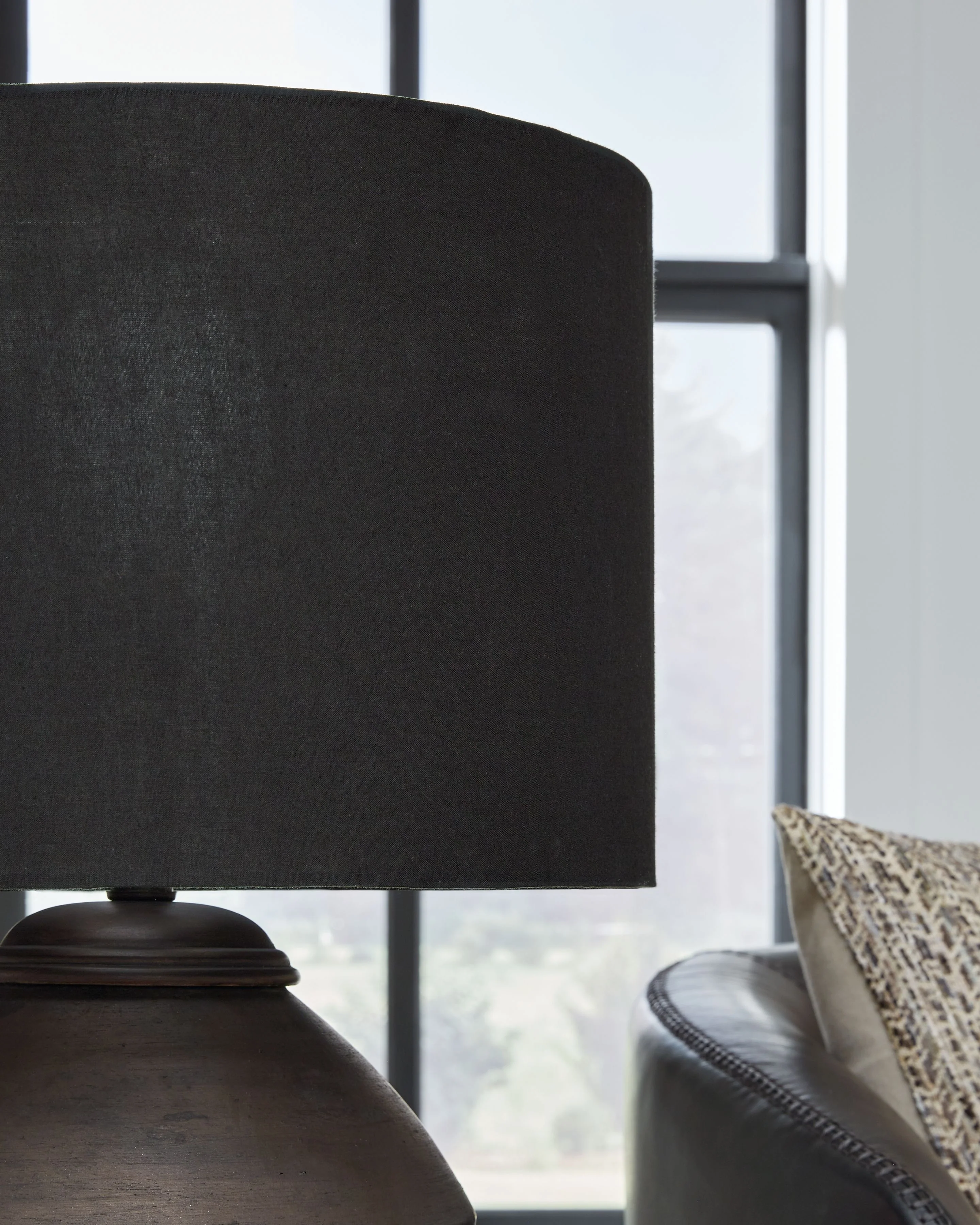 Naareman - Terracotta Table Lamp - Metallic Black - Image 2