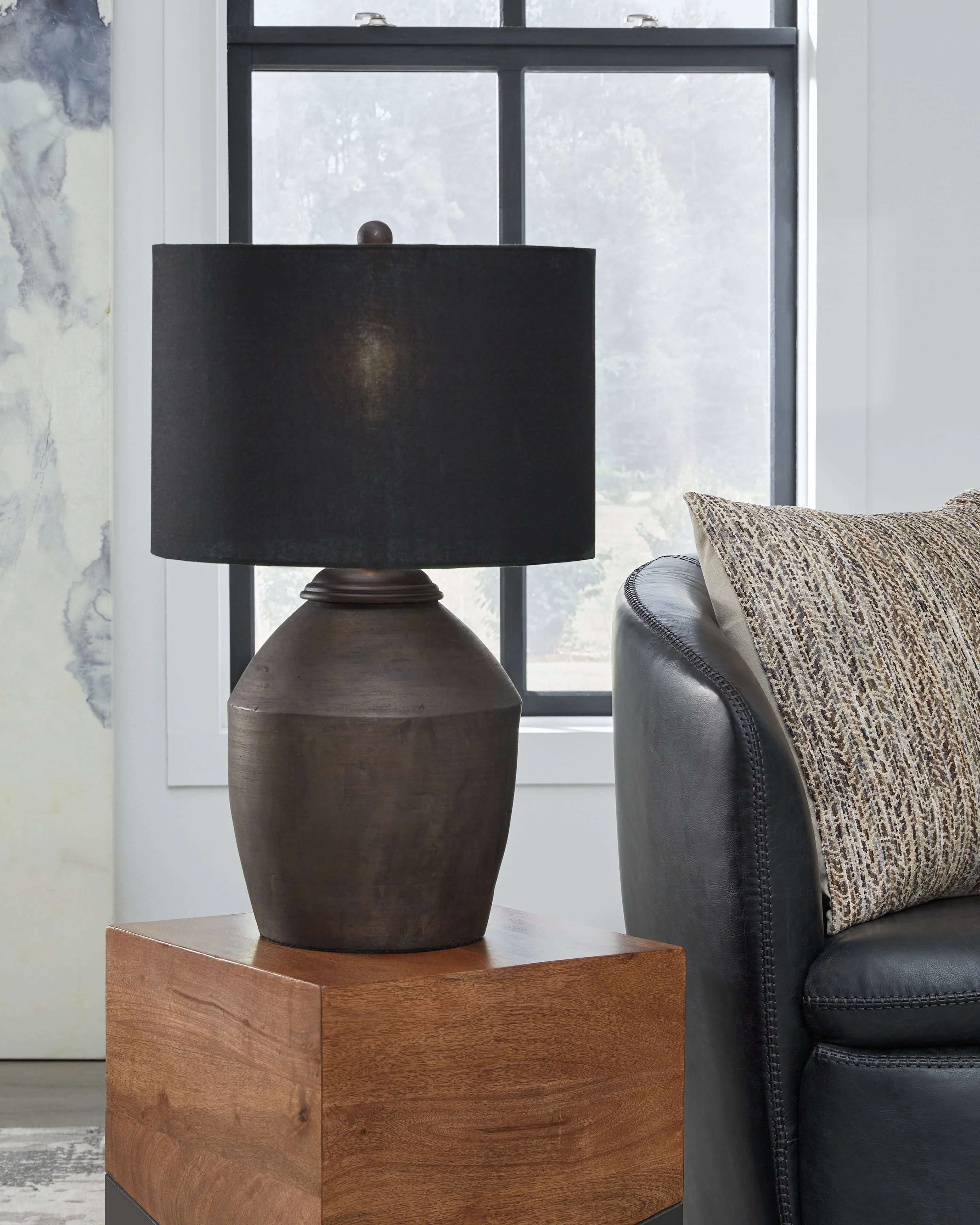 Naareman - Terracotta Table Lamp - Metallic Black - Image 4