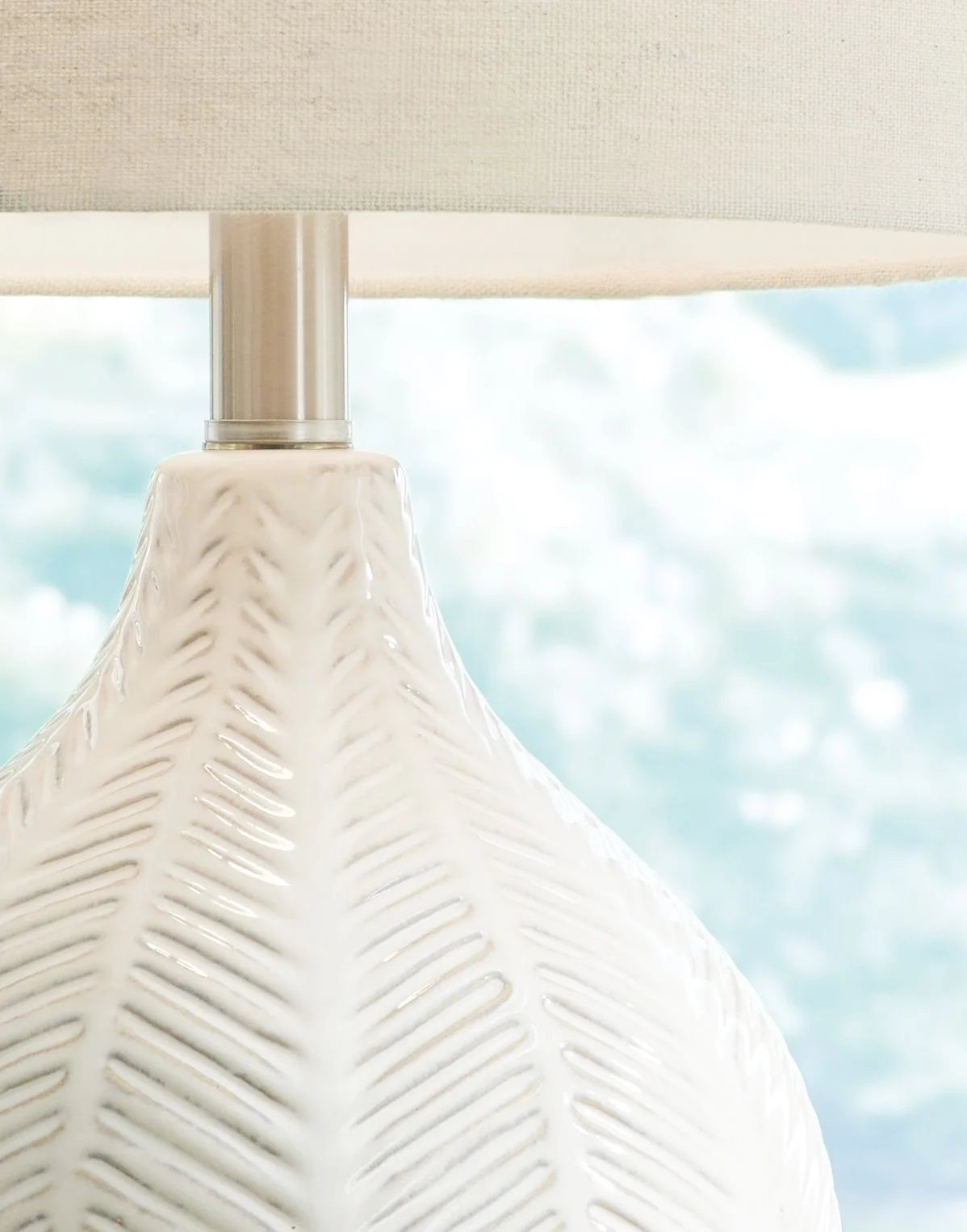 Rainermen - Ceramic Table Lamp  - Off White - Image 2