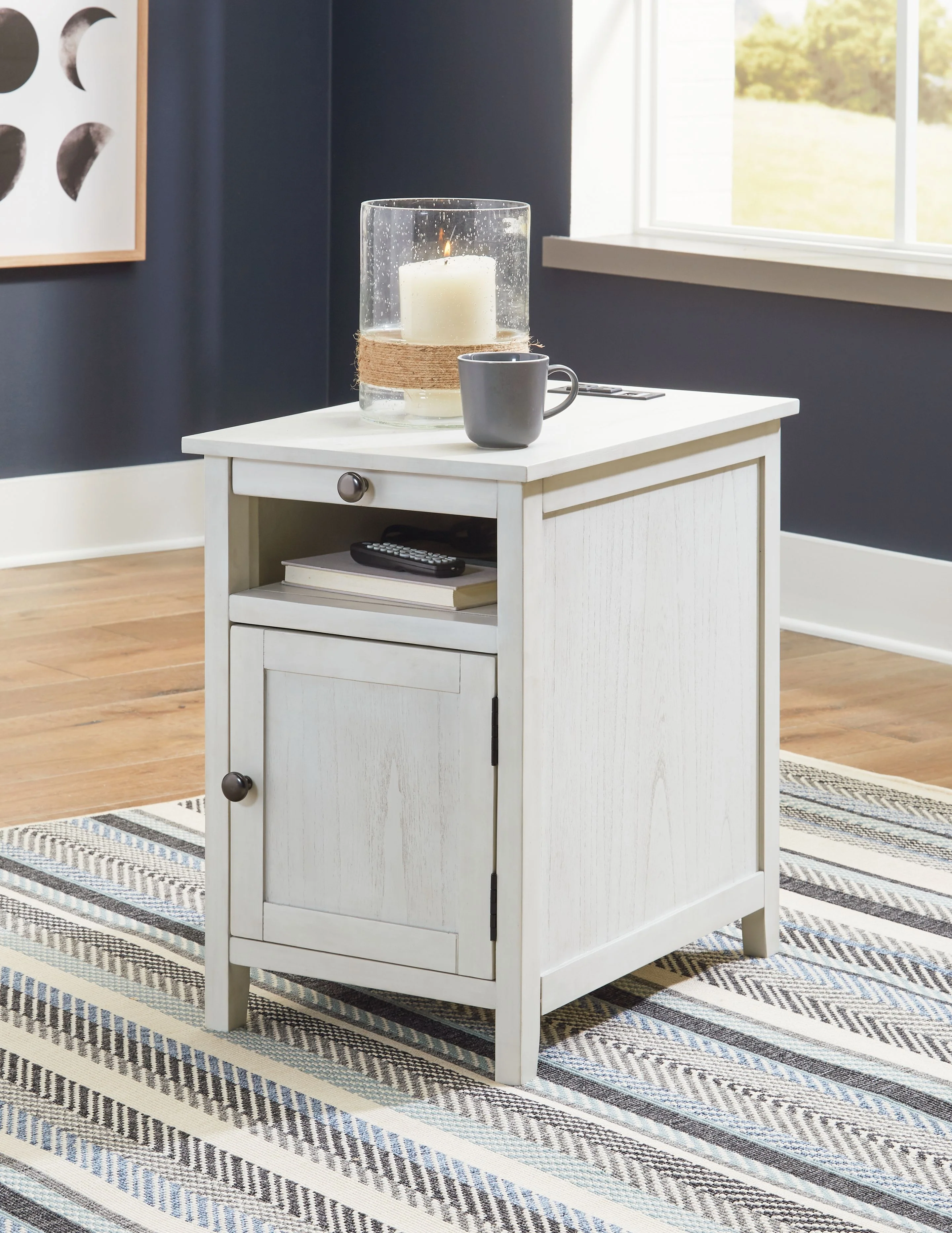 Treytown - Chair Side End Table - Image 16
