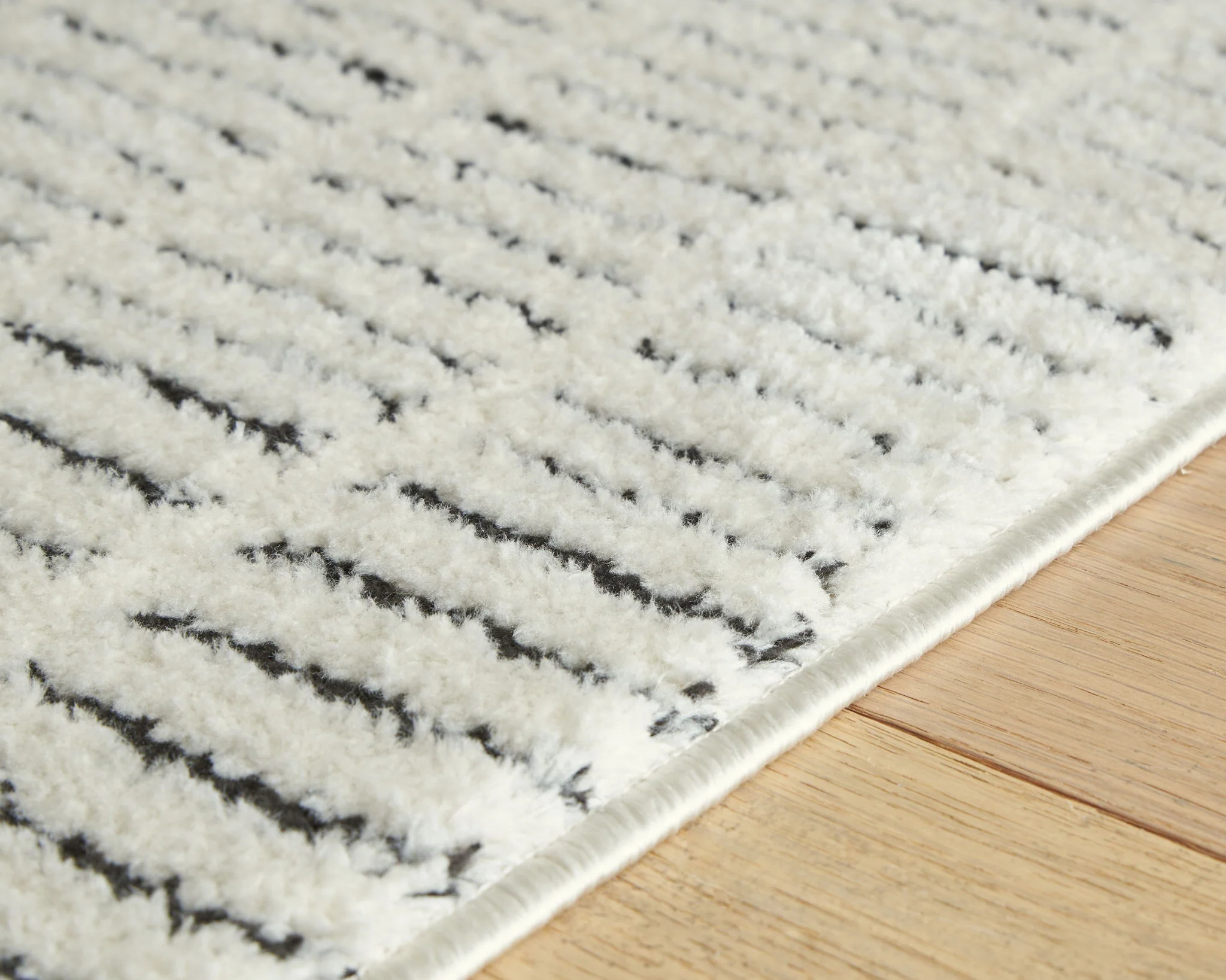 Turinwith - Rug - Image 3