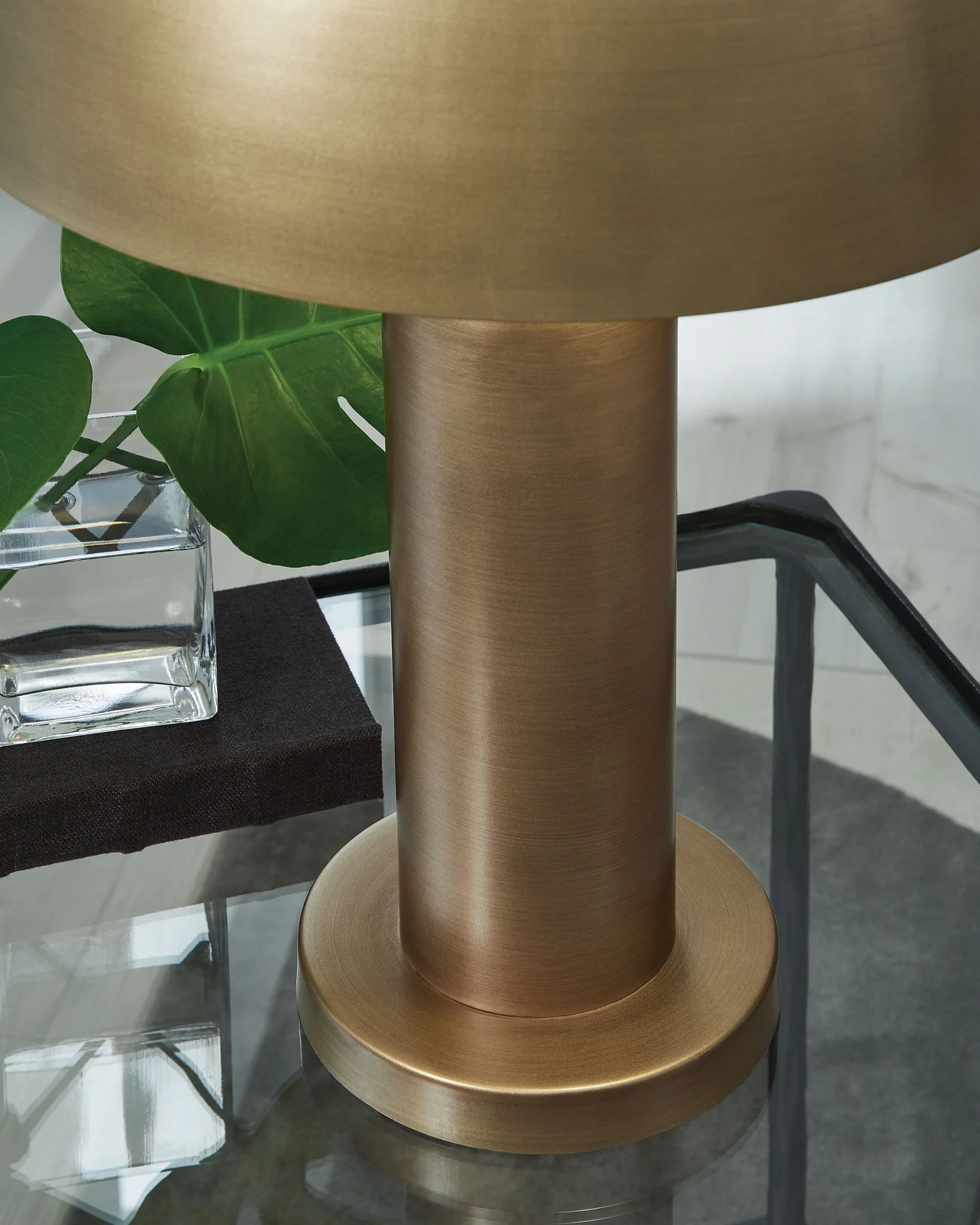 Wendfield - Metal Lamp - Image 6