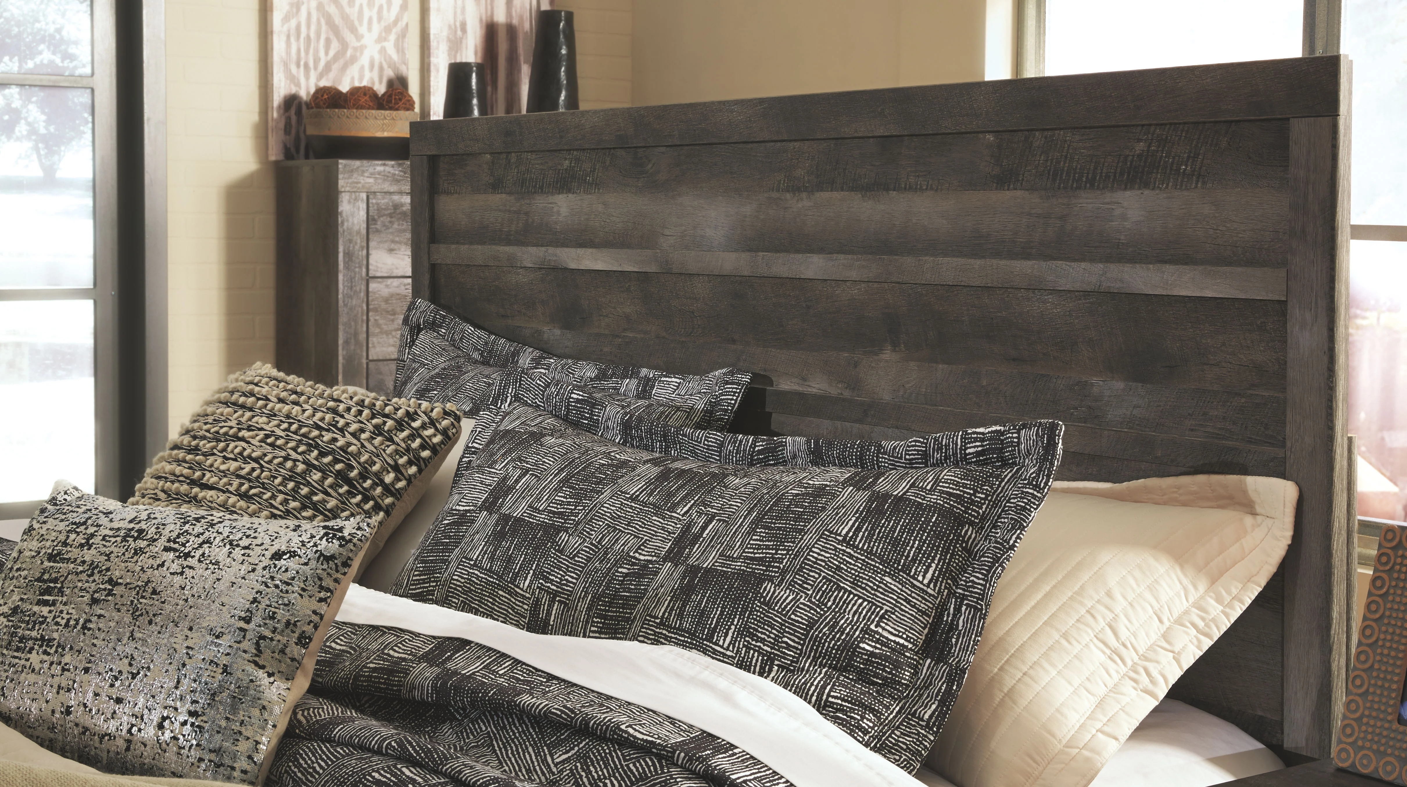 Wynnlow - Panel Bedroom Set - Image 4